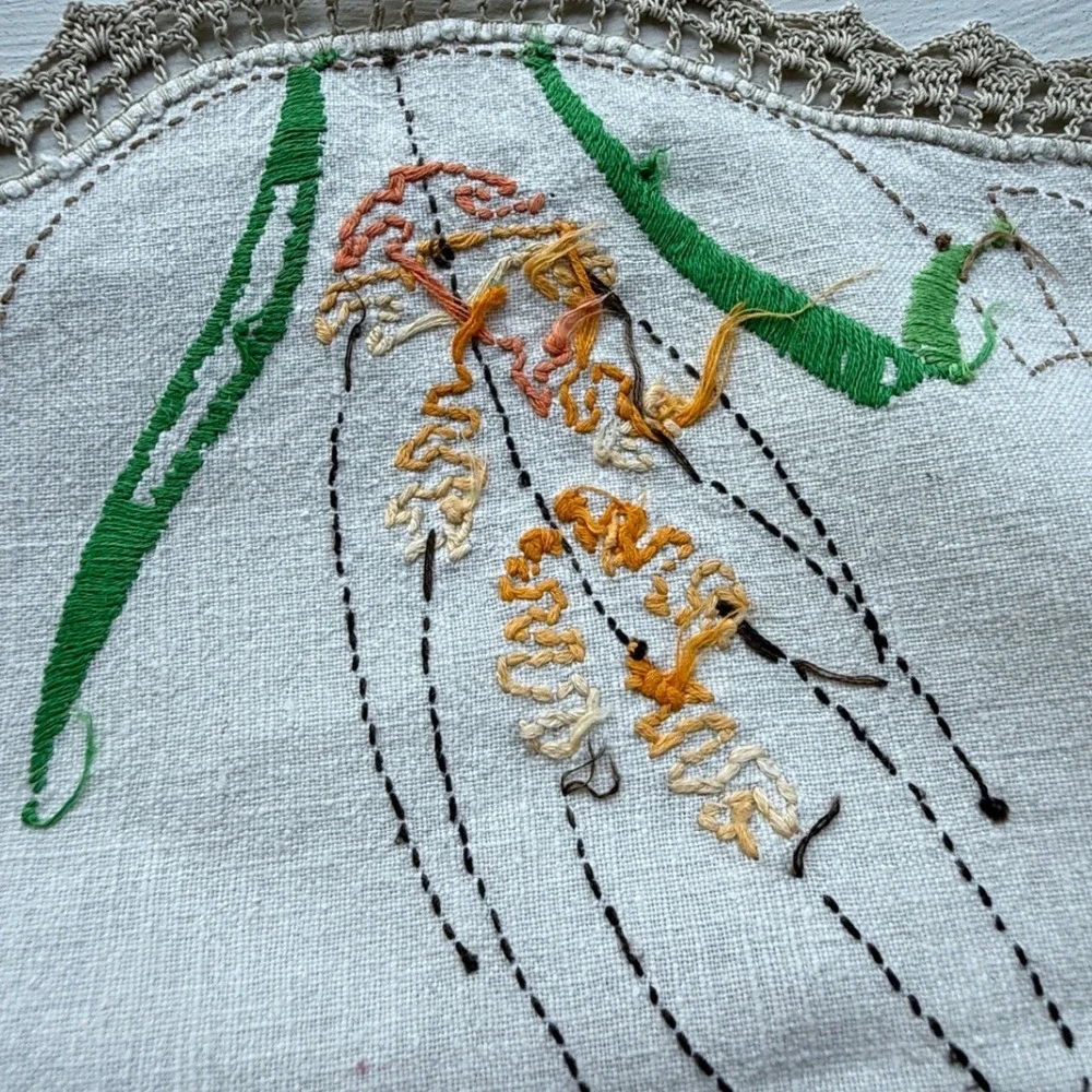 Vintage Hand Embroidered Wheat Linen Doily Lace Trim Cream Table Runner Decor